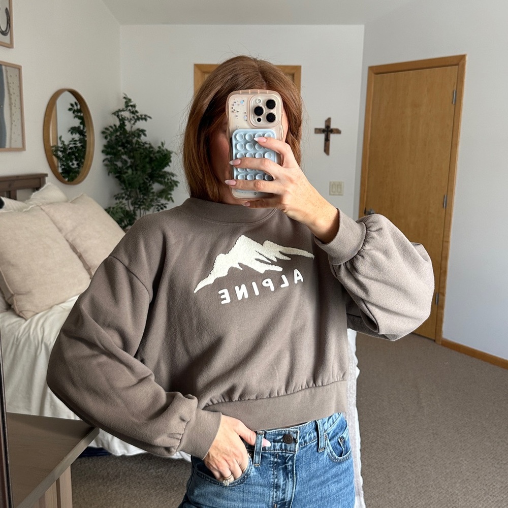 Alpine Women's Gray/Taupe slightly cropped Sweatshirt